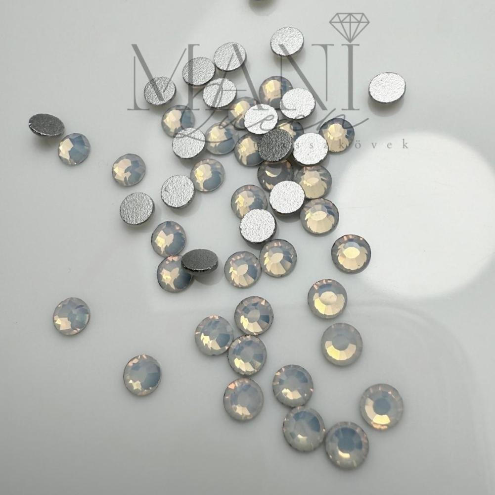 White Opal SS8